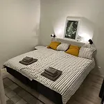 Comfortable And Modern - In A Good Location *