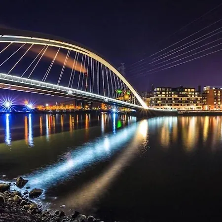 Comfortable And Modern Home - In A Good Location *