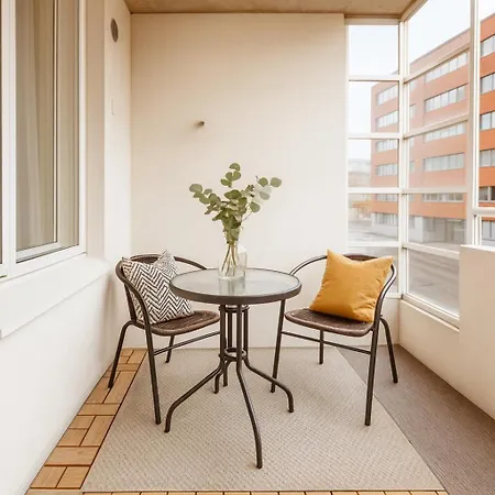 Comfortable And Modern - In A Good Location