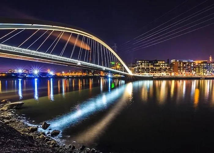 Comfortable And Modern - In A Good Location *